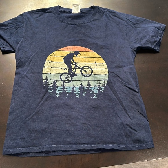 🚴 youth L Tshirt NWOT - Picture 1 of 4